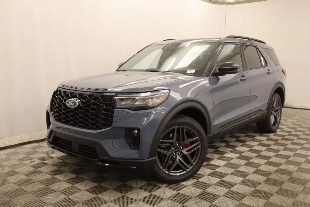 2025 Ford Explorer ST-Line photo 1