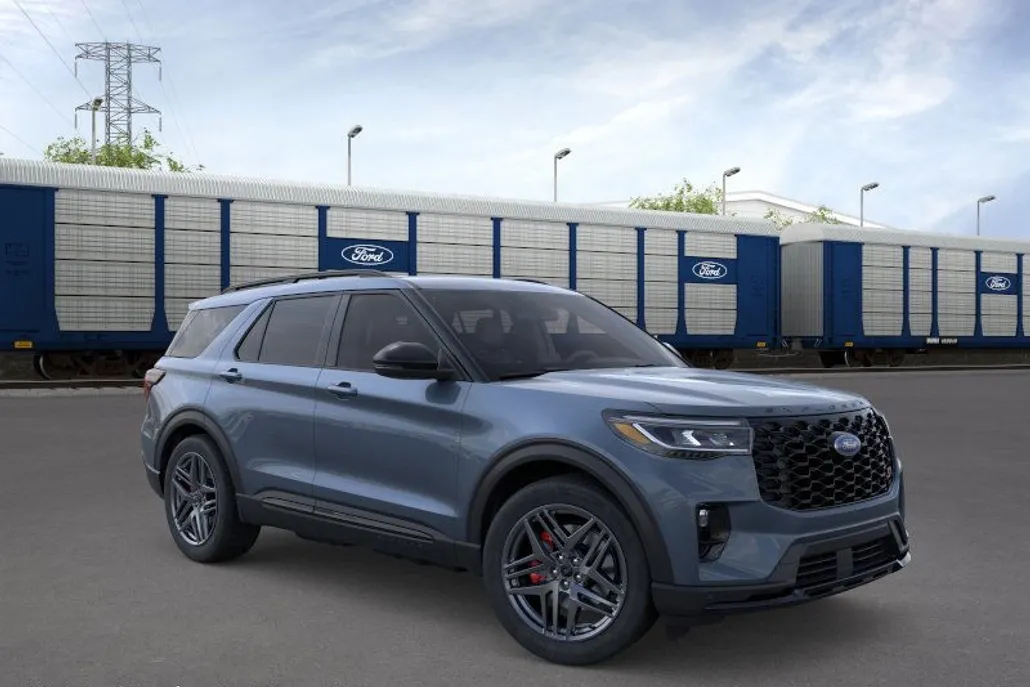 2025 Ford Explorer ST photo 1