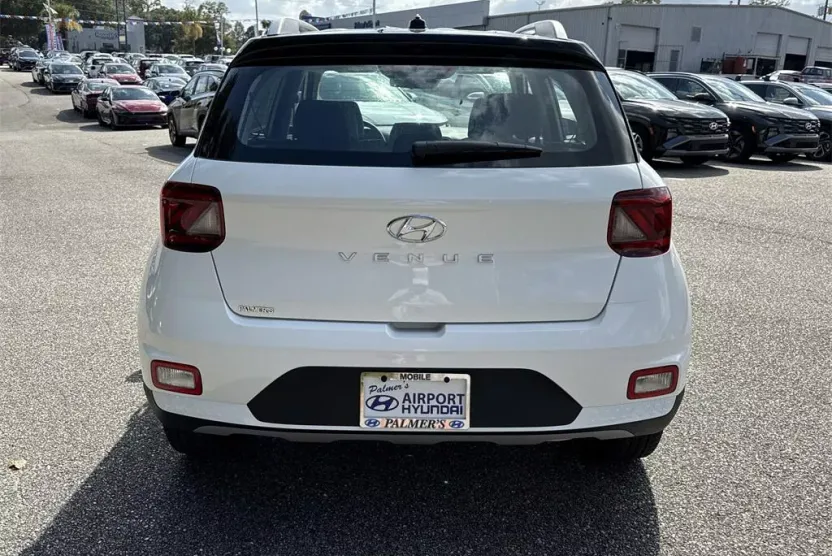 2026 Hyundai Venue SEL photo 1