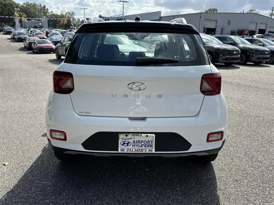 2026 Hyundai Venue SEL photo 1