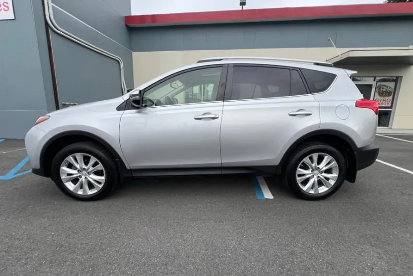 2015 Toyota RAV4 Limited photo 1
