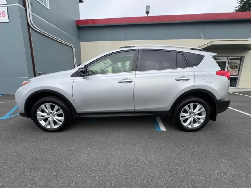 2015 Toyota RAV4 Limited photo 1