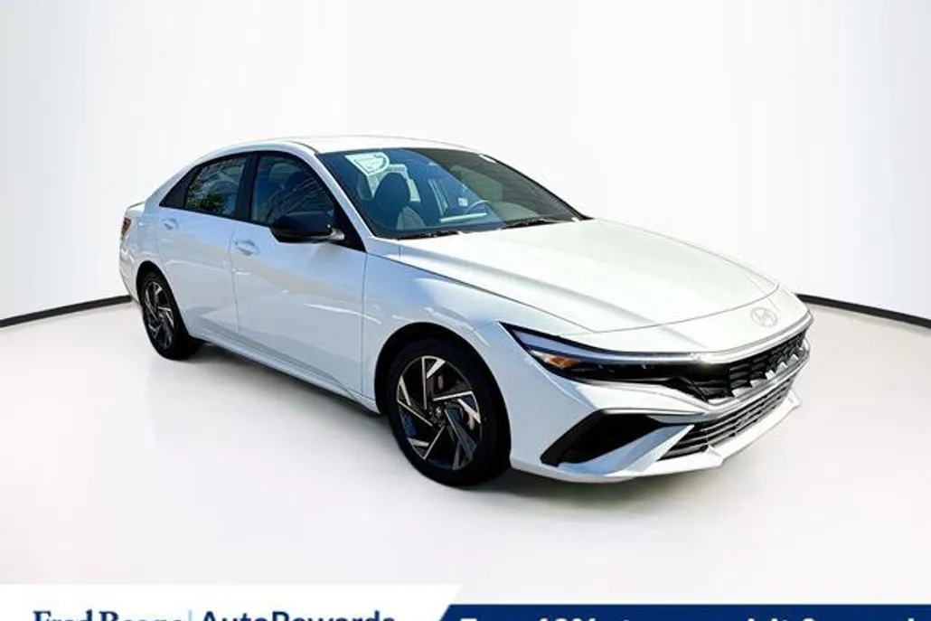 2025 Hyundai Elantra SEL Sport photo 1
