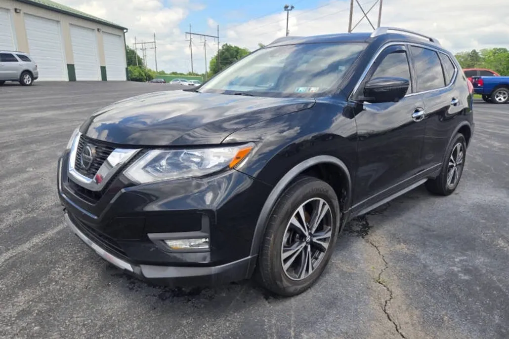 2019 Nissan Rogue SV photo 1