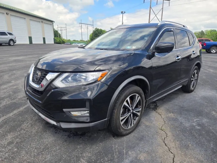 2019 Nissan Rogue SV photo 1