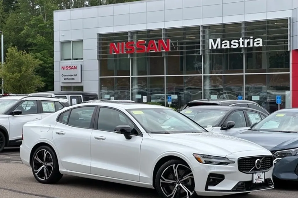 2024 Volvo S60 B5 Plus photo 1