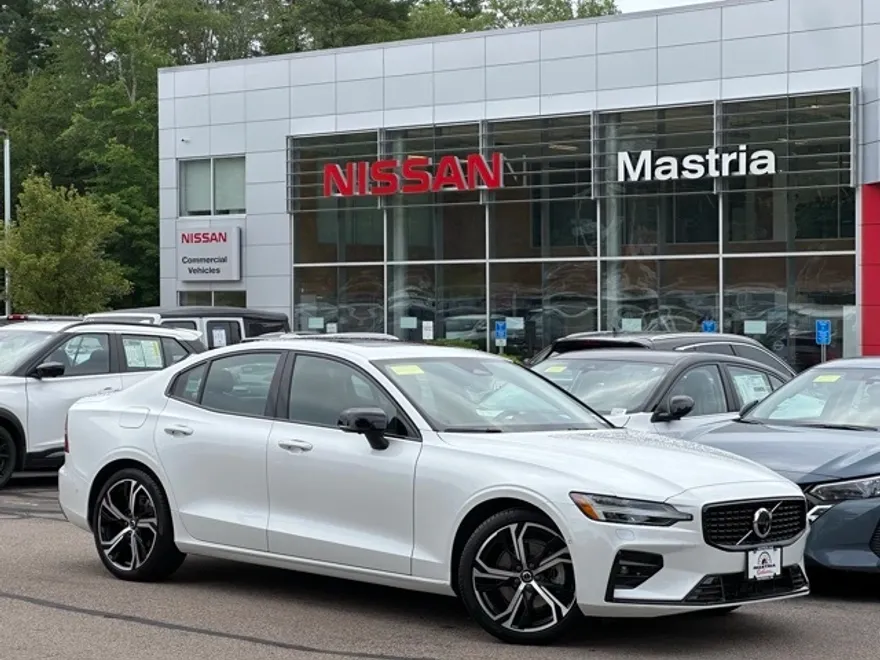 2024 Volvo S60 B5 Plus photo 1