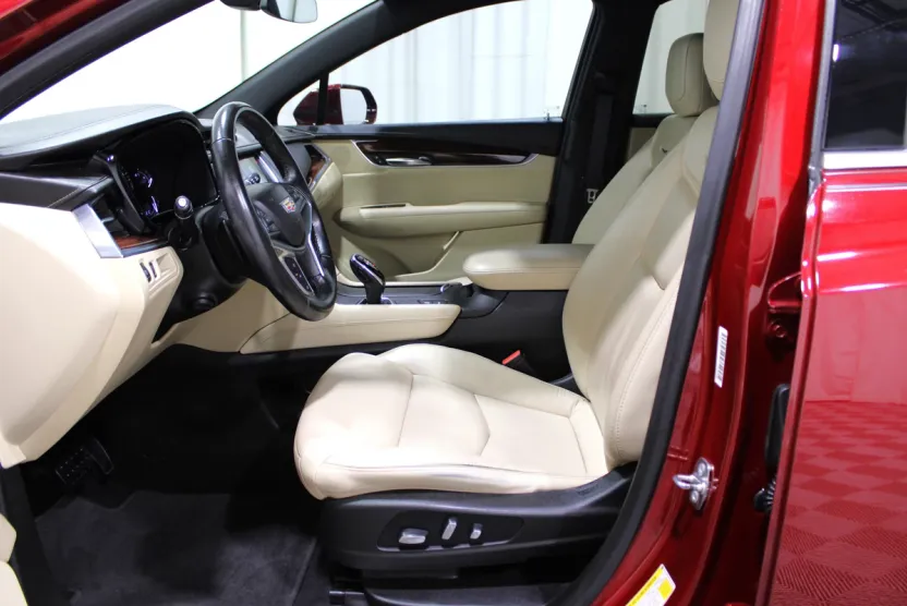 2018 Cadillac XT5 Premium Luxury photo 1