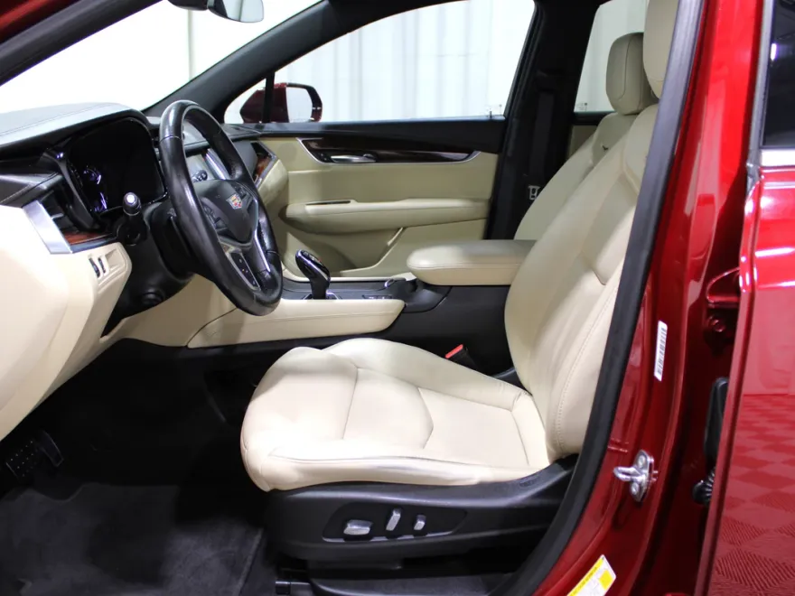 2018 Cadillac XT5 Premium Luxury photo 1