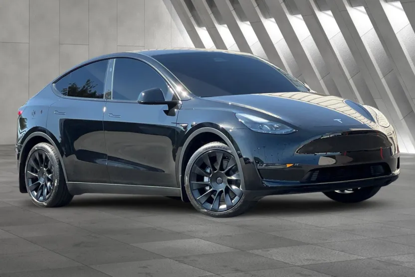 2024 Tesla Model Y photo 1