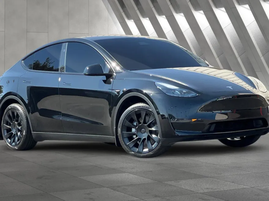 2024 Tesla Model Y photo 1