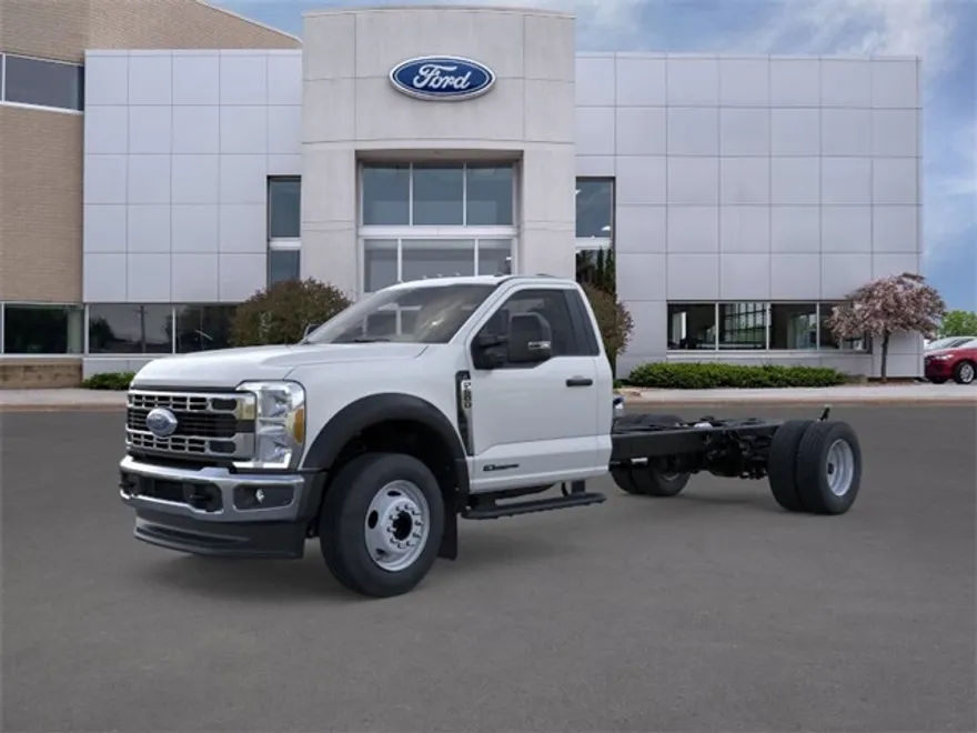 2025 Ford F-600 photo 1