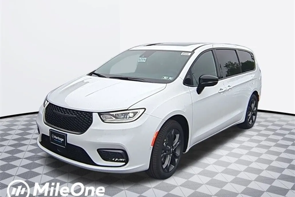 2026 Chrysler Pacifica photo 1