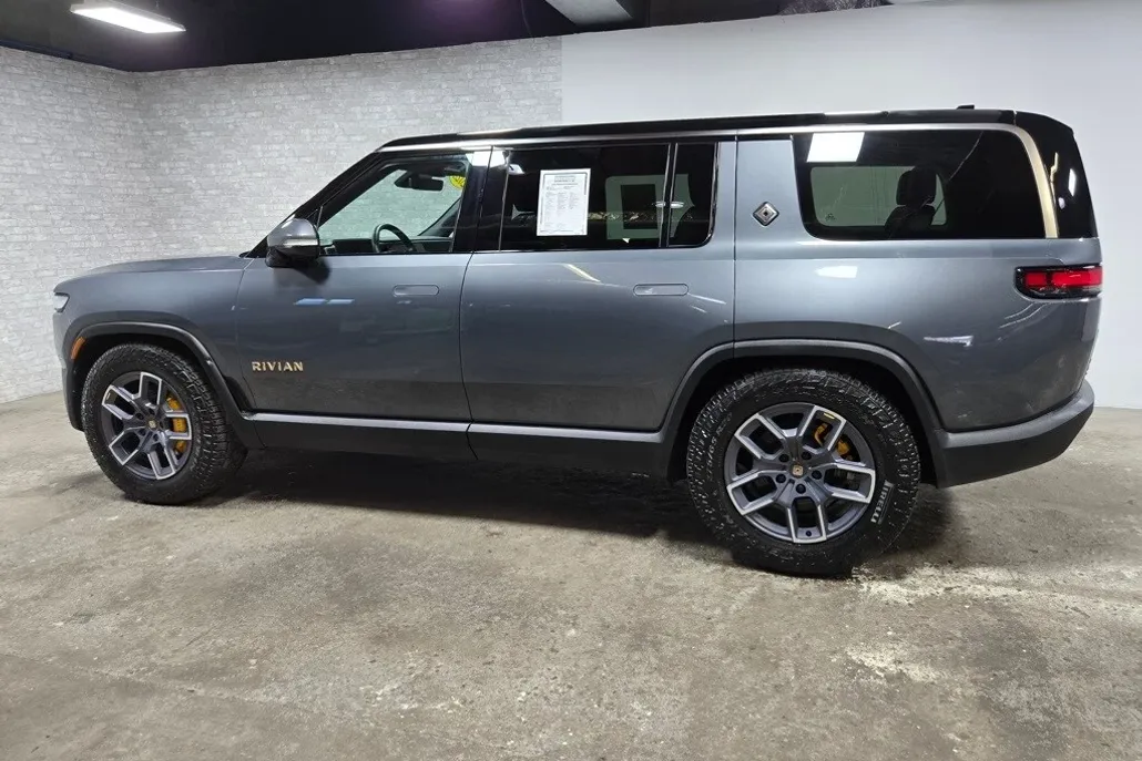 2023 Rivian R1S Adventure photo 1