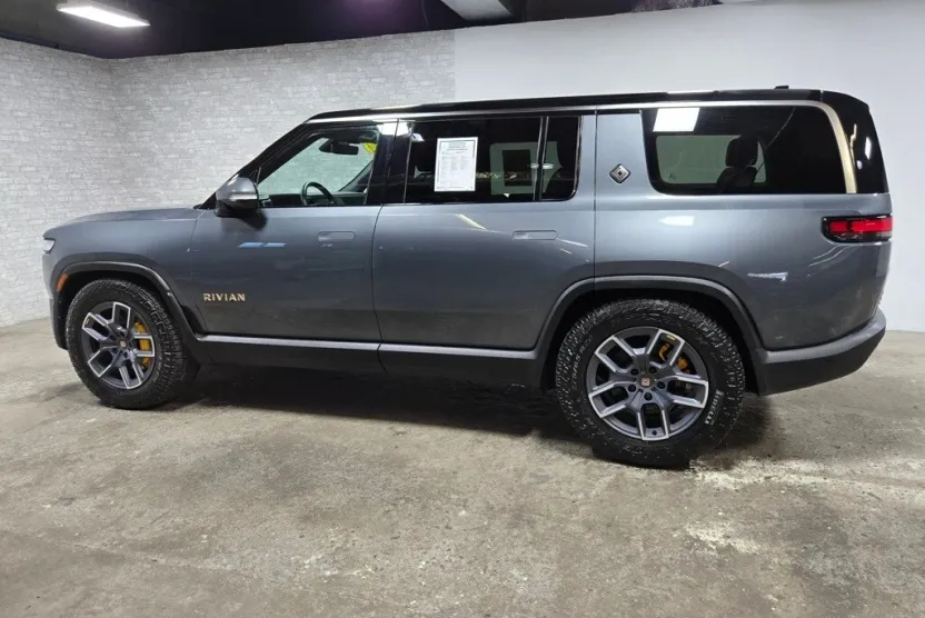 2023 Rivian R1S Adventure photo 1