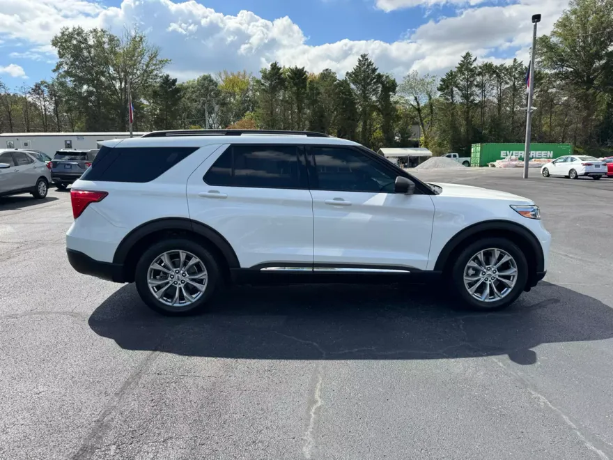 2020 Ford Explorer XLT photo 1