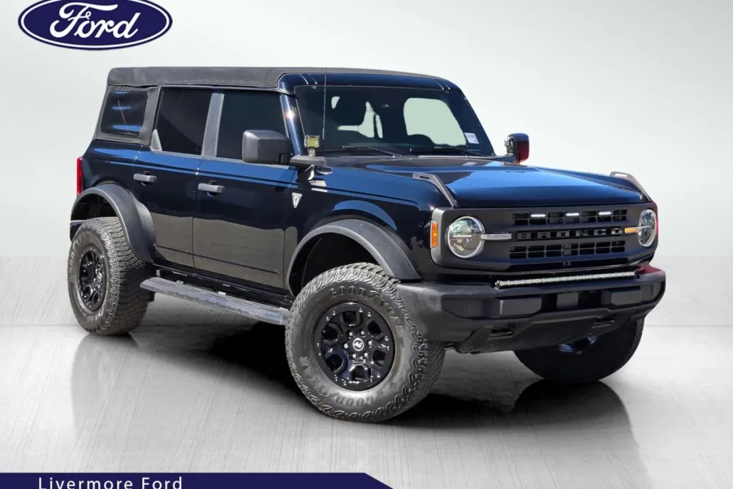 2022 Ford Bronco Base photo 1
