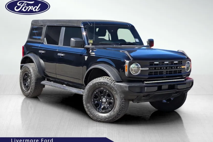 2022 Ford Bronco Base photo 1