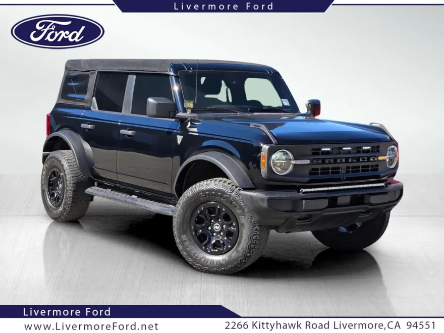 2022 Ford Bronco Base photo 1