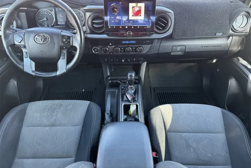 2021 Toyota Tacoma TRD Off-Road V6 photo 1