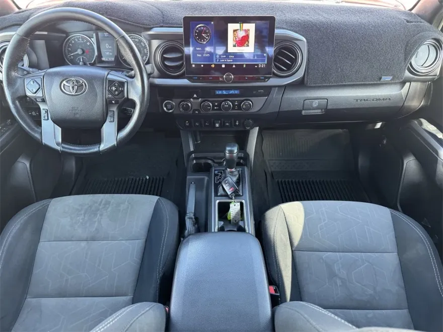 2021 Toyota Tacoma TRD Off-Road V6 photo 1