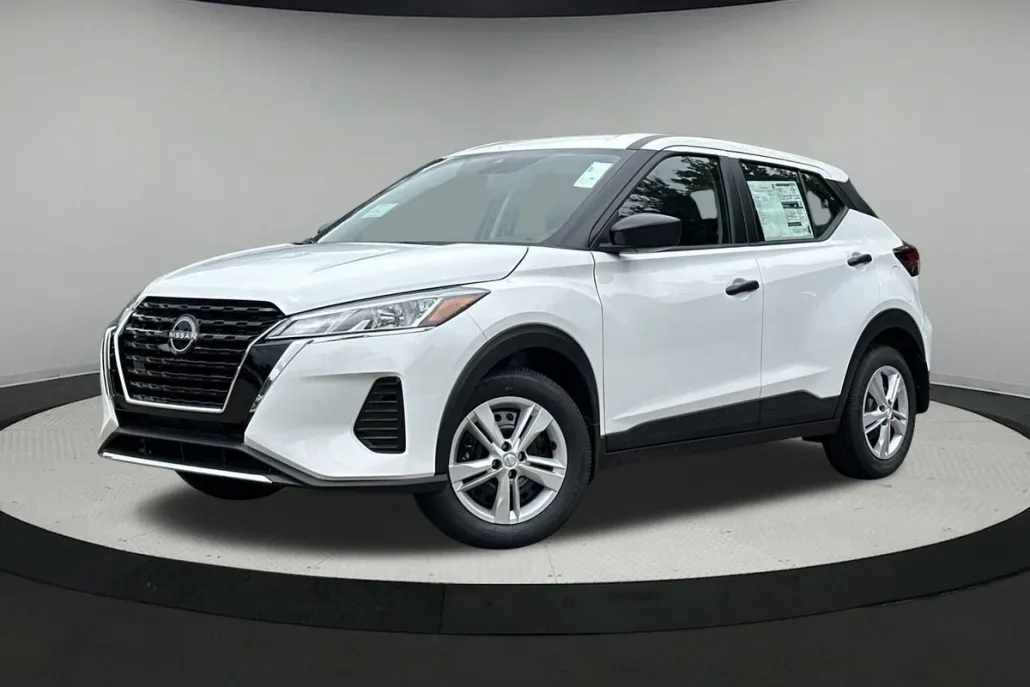 2025 Nissan Kicks Play S photo 1
