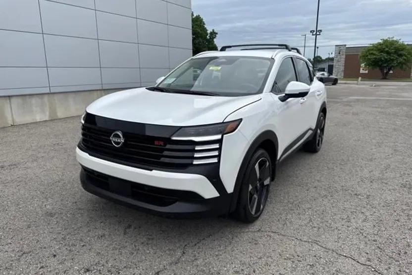 2025 Nissan Kicks SR photo 1