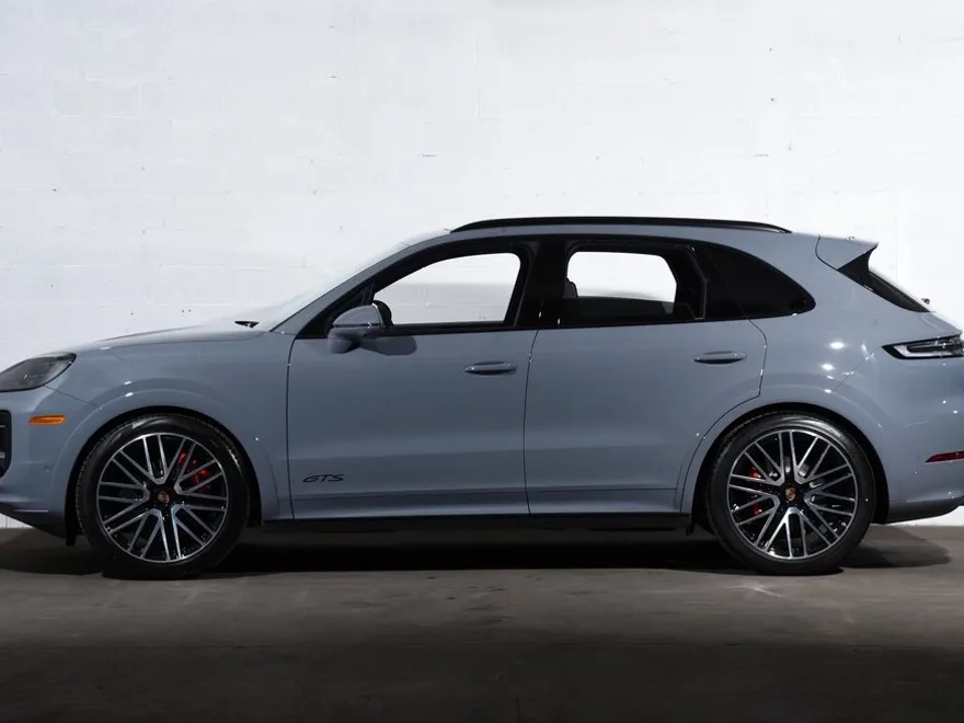 2026 Porsche Cayenne GTS photo 1