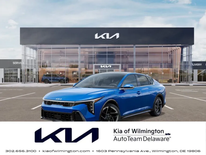 2025 Kia K4 GT-Line photo 1