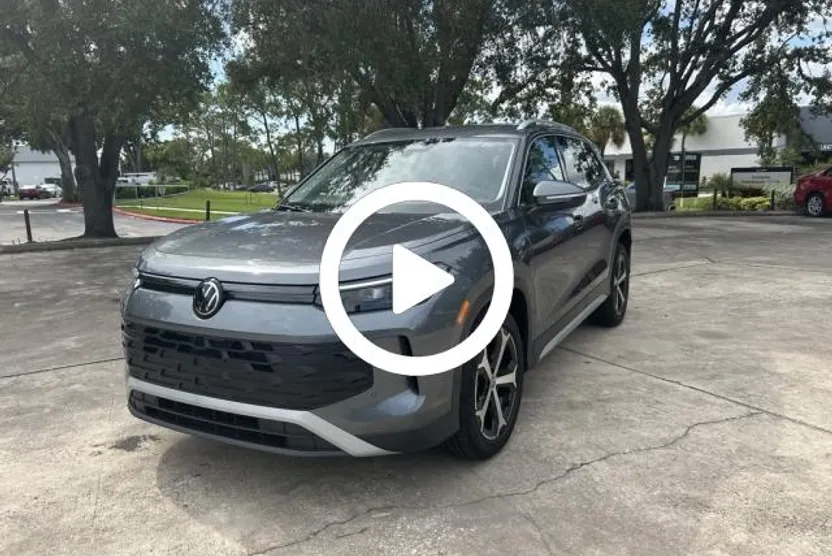 2025 Volkswagen Tiguan SE photo 1