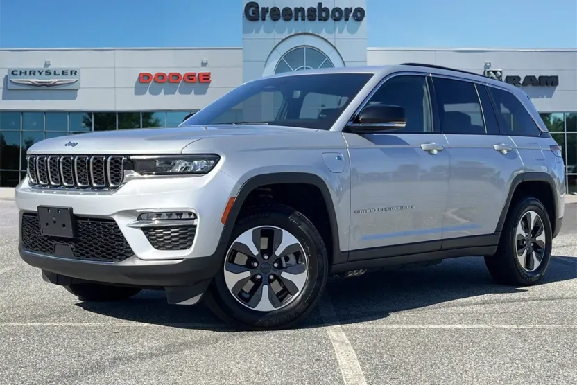 2024 Jeep Cherokee Limited 4xe photo 1
