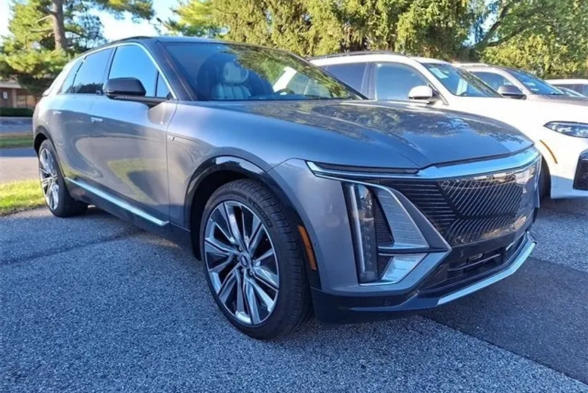 2023 Cadillac Lyriq Luxury photo 1