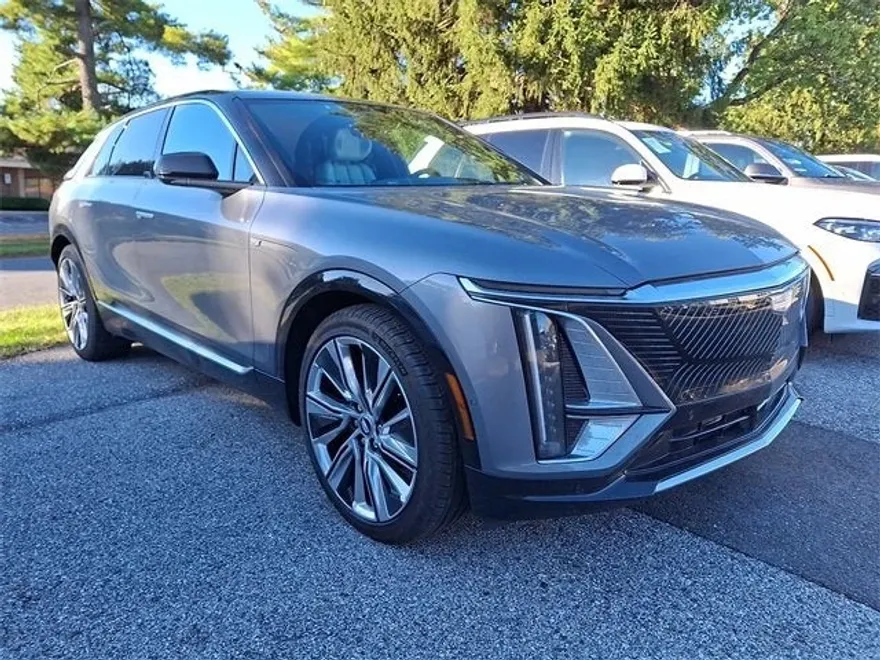 2023 Cadillac Lyriq Luxury photo 1