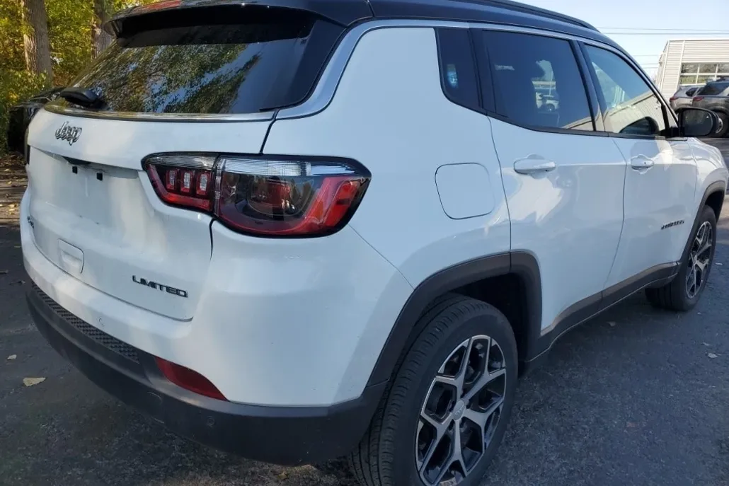 2024 Jeep Compass Limited photo 1