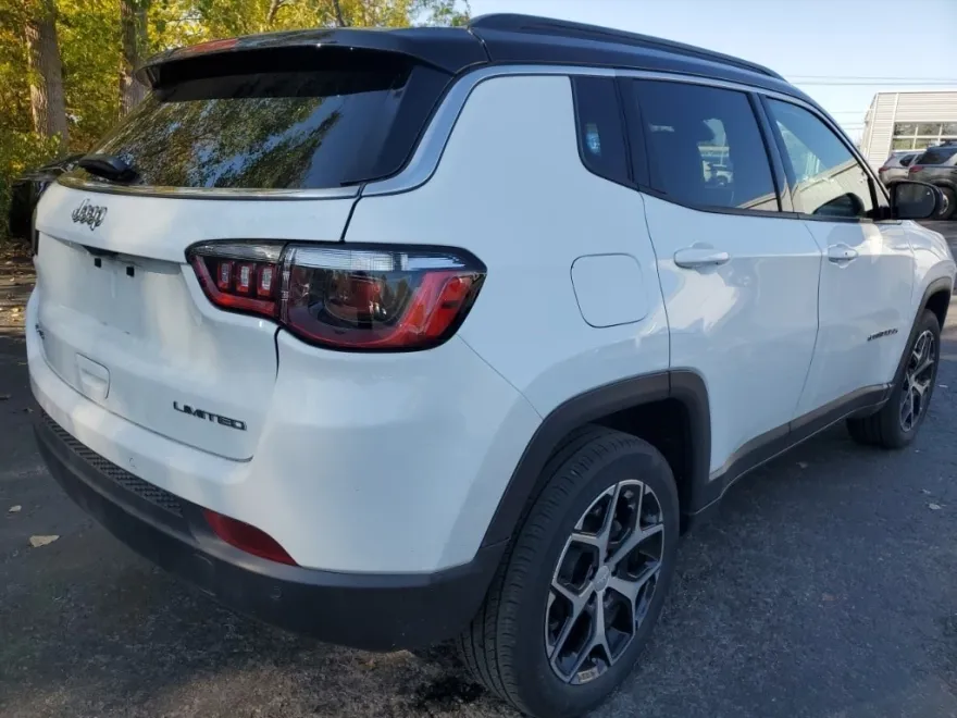 2024 Jeep Compass Limited photo 1