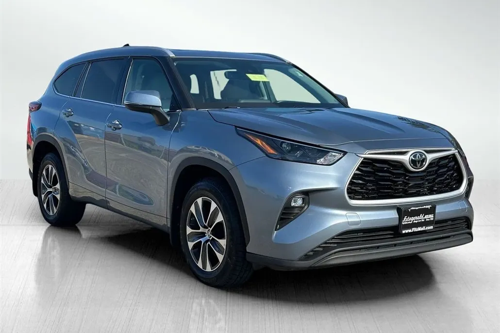 2022 Toyota Highlander XLE photo 1