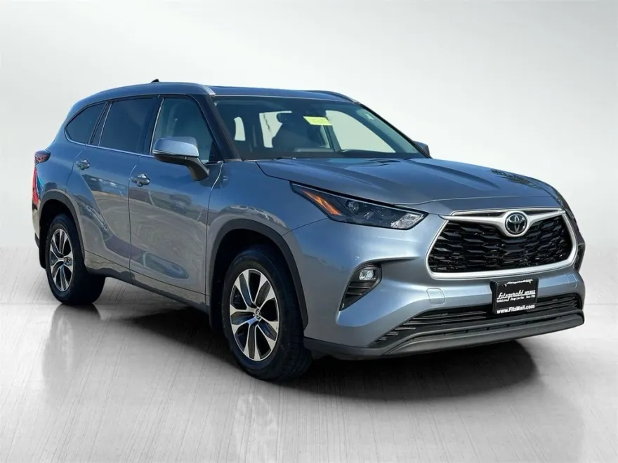 2022 Toyota Highlander XLE photo 1