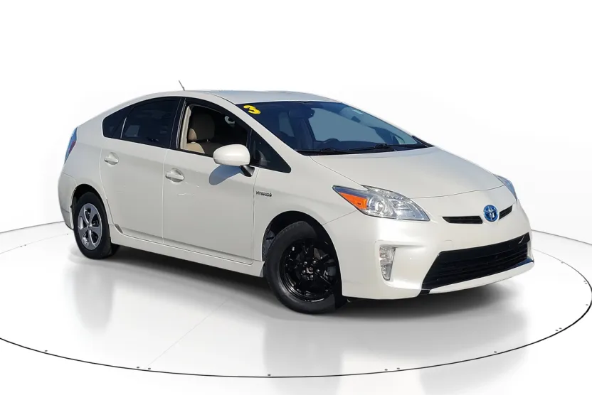 2013 Toyota Prius Four photo 1
