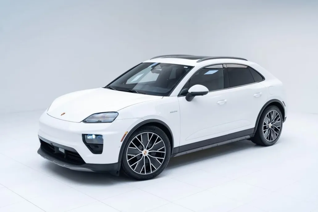 2025 Porsche Macan Electric photo 1