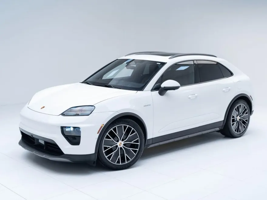 2025 Porsche Macan Electric photo 1