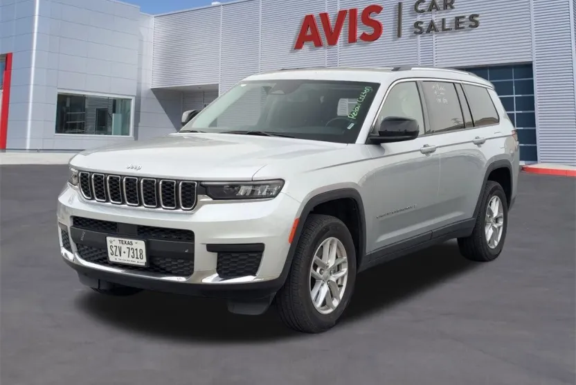 2023 Jeep Grand Cherokee Laredo photo 1