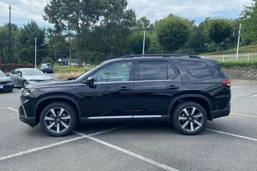 2025 Honda Pilot Touring photo 1