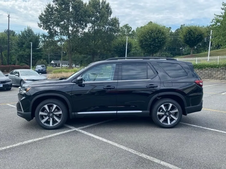 2025 Honda Pilot Touring photo 1