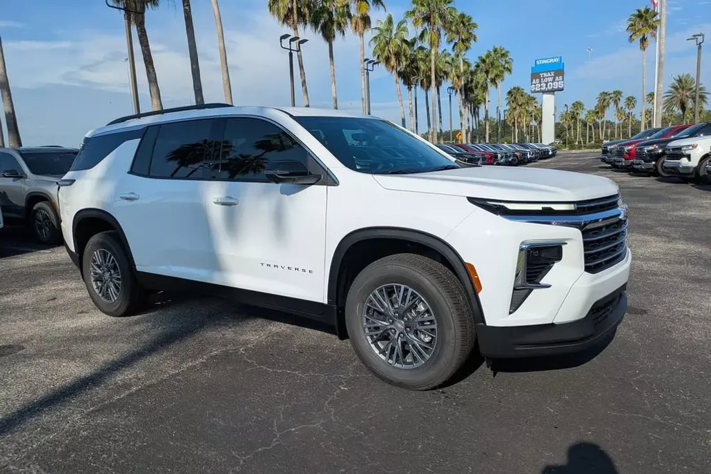2026 Chevrolet Traverse photo 1