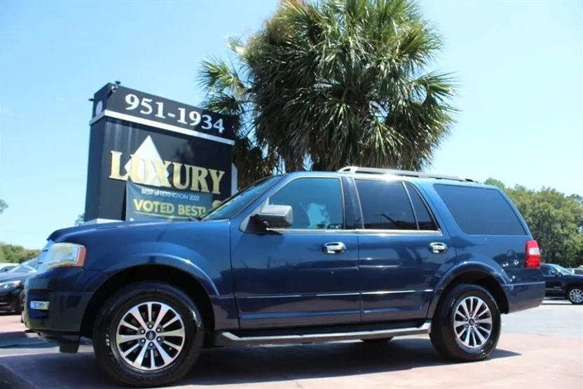 2017 Ford Expedition XLT photo 1