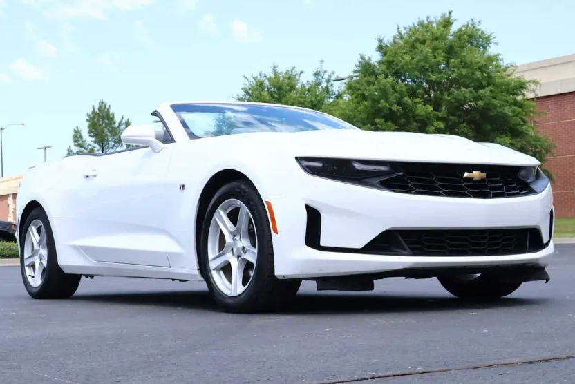 2023 Chevrolet Camaro 1LT photo 1