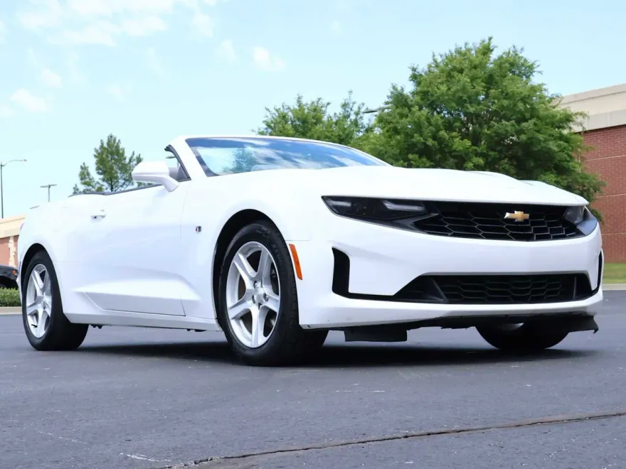 2023 Chevrolet Camaro 1LT photo 1