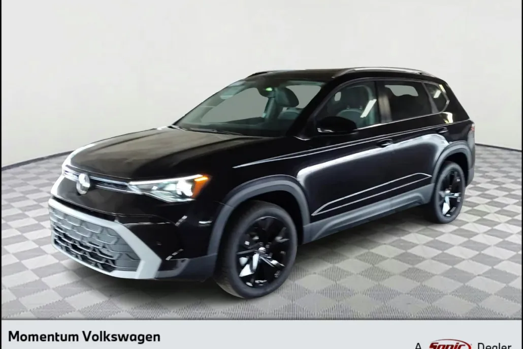 2025 Volkswagen Taos SE photo 1