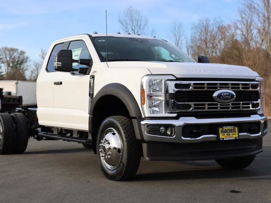 2025 Ford F-450 photo 1