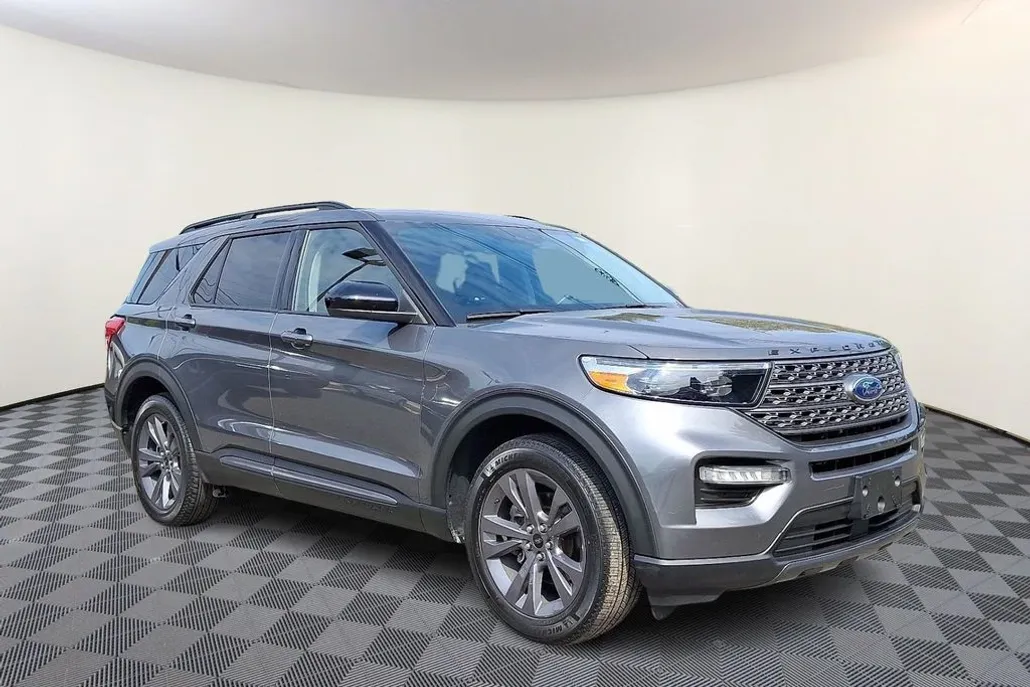 2022 Ford Explorer XLT photo 1